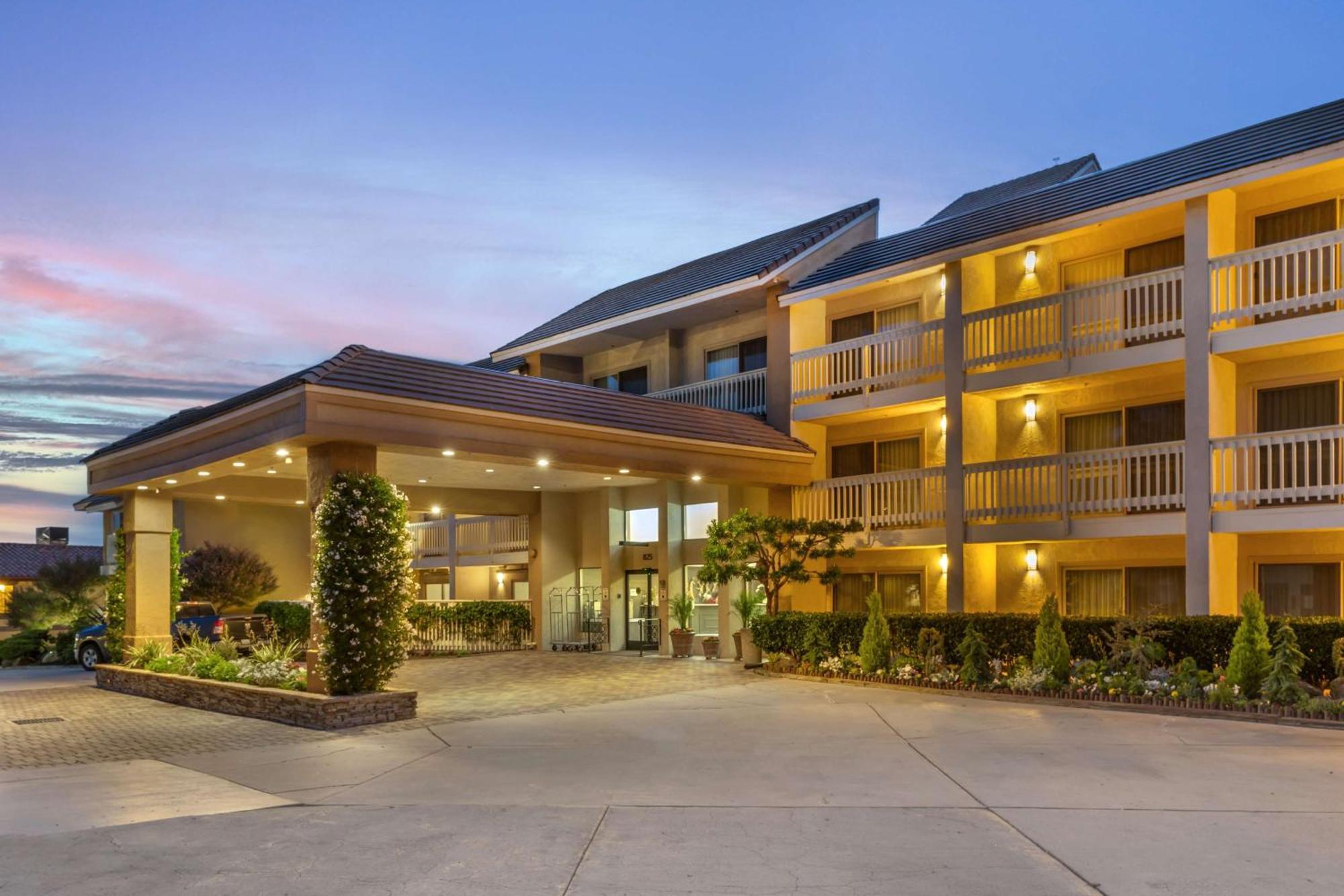 Best Western Plus Monterey Inn Exterior photo